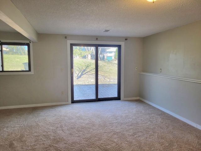 6594 Upper 35th Street N, Oakdale, MN 55128