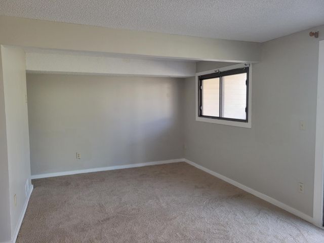 6594 Upper 35th Street N, Oakdale, MN 55128