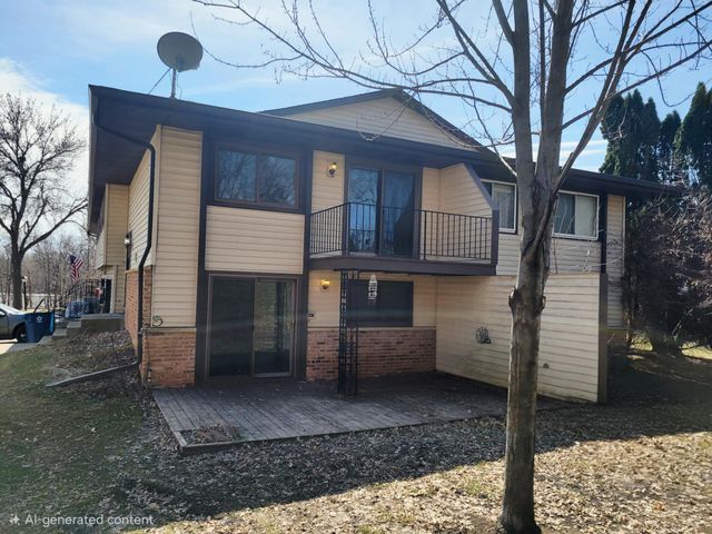 6594 Upper 35th Street N, Oakdale, MN 55128