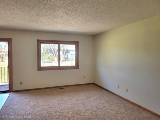 6594 Upper 35th Street N, Oakdale, MN 55128