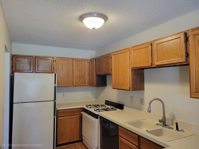 6594 Upper 35th Street N, Oakdale, MN 55128