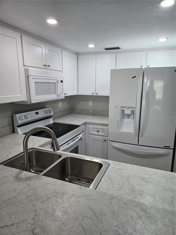 Image 3 of property listing at 4600 MARINE PARKWAY 107, New Port Richey, FL 34652