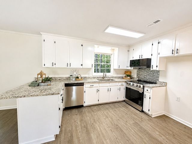 1102 Buena Vista Dr, Dothan, AL 36303
