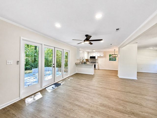 1102 Buena Vista Dr, Dothan, AL 36303