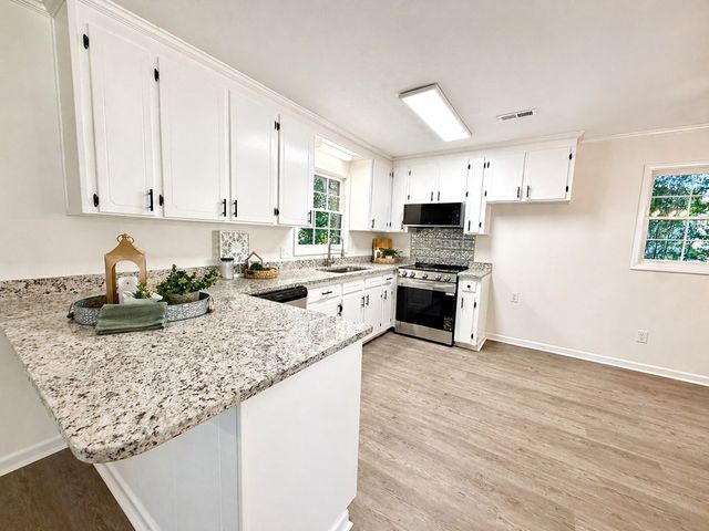 1102 Buena Vista Dr, Dothan, AL 36303