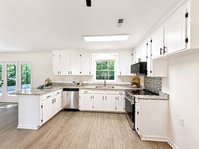 1102 Buena Vista Dr, Dothan, AL 36303