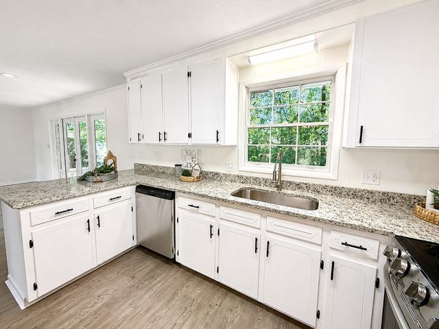 1102 Buena Vista Dr, Dothan, AL 36303