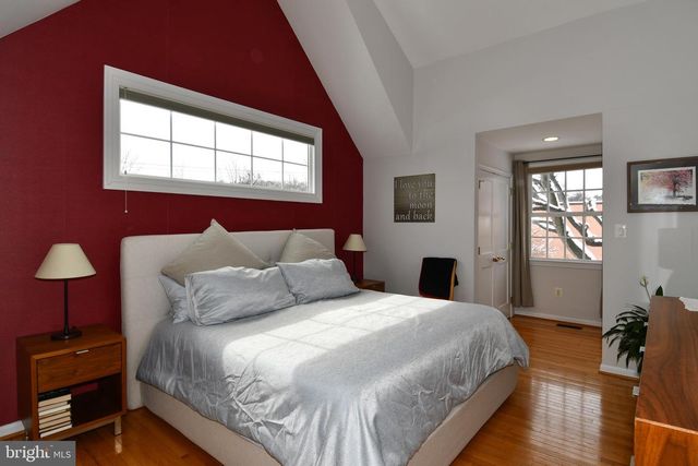 854 N LIBERTY ST, Arlington, VA 22205