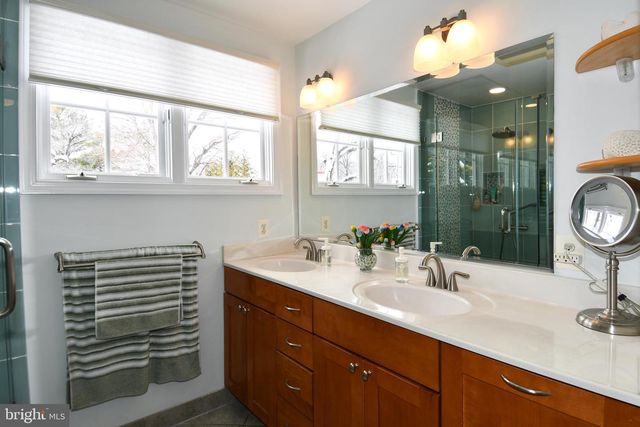 854 N LIBERTY ST, Arlington, VA 22205