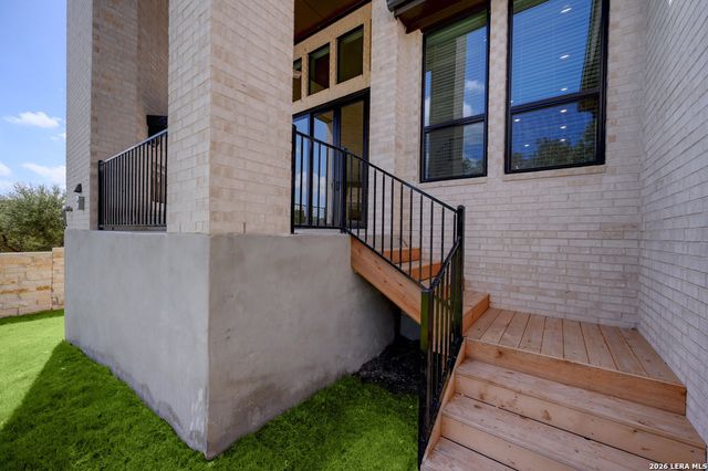 141 BIGTOOTH MAPLE LN, San Marcos, TX 78666