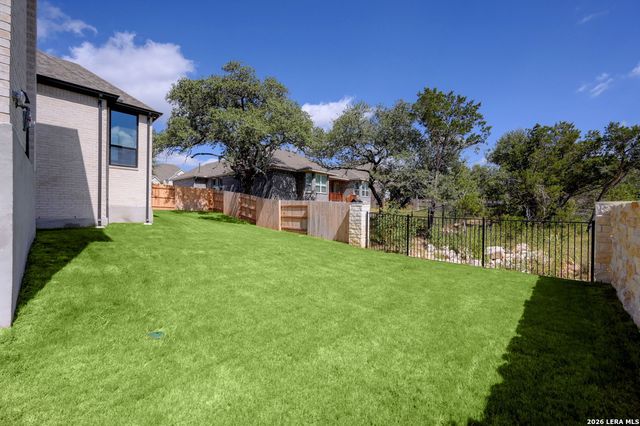 141 BIGTOOTH MAPLE LN, San Marcos, TX 78666