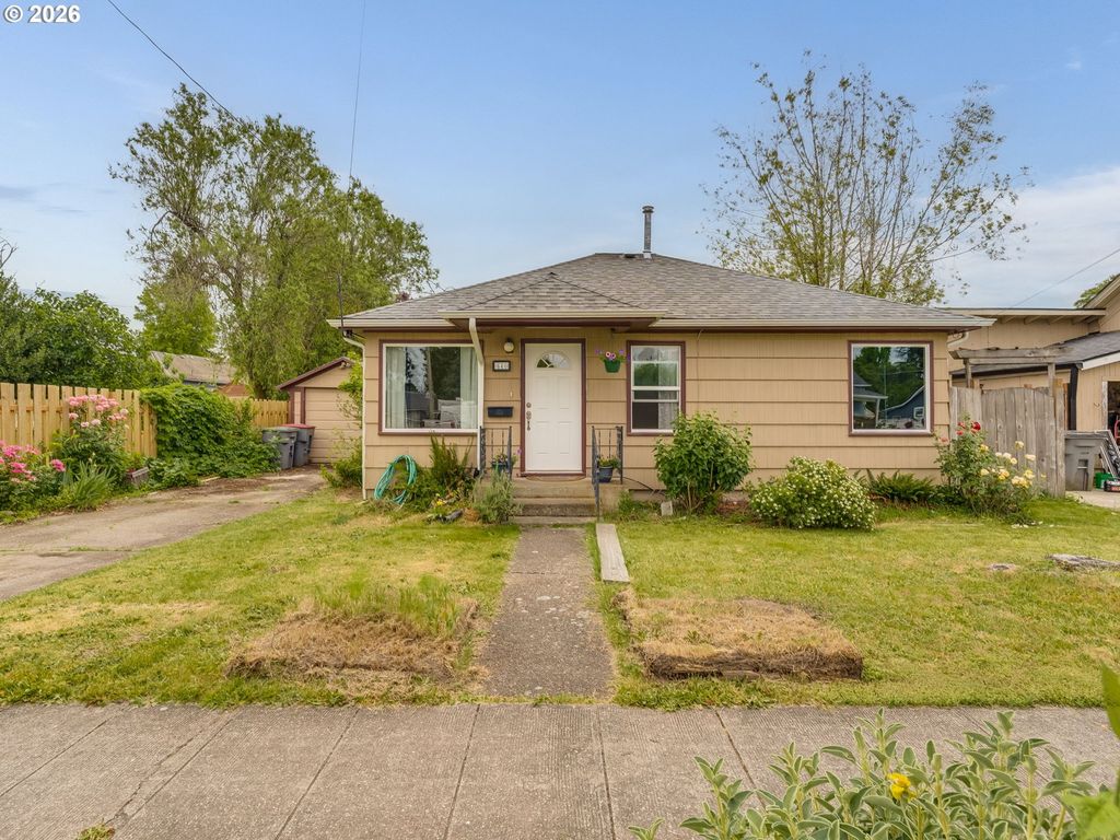 Image 1 of property listing at 640 Ne 10TH St, Mc Minnville, OR 97128