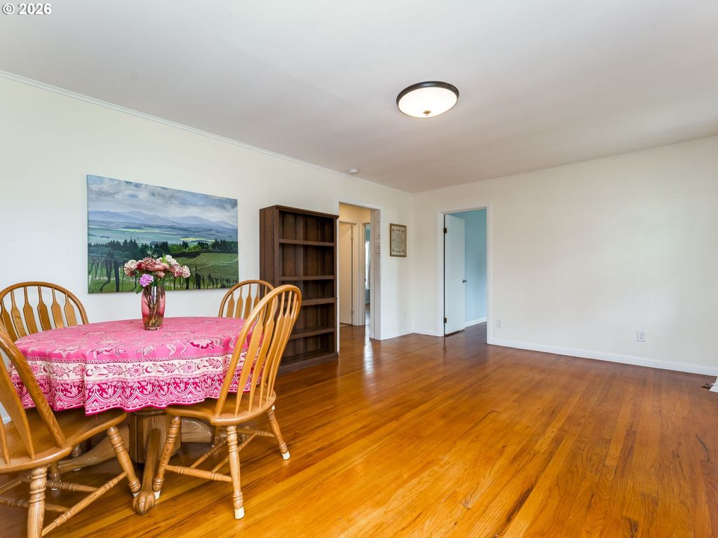 Image 3 of property listing at 640 Ne 10TH St, Mc Minnville, OR 97128