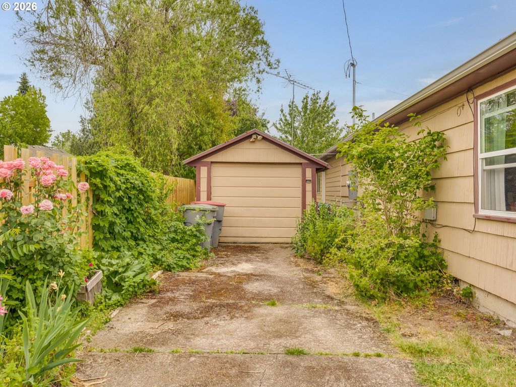 Image 32 of property listing at 640 Ne 10TH St, Mc Minnville, OR 97128