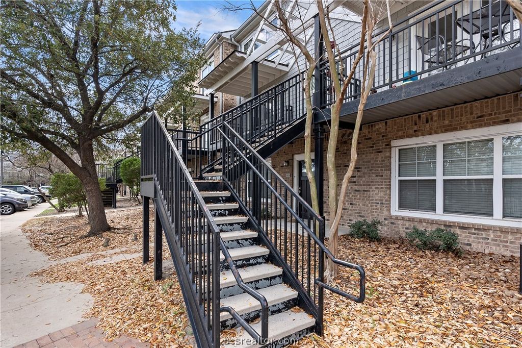 1725 Harvey Mitchell Parkway 1431, College Station, TX 77840 — exterior