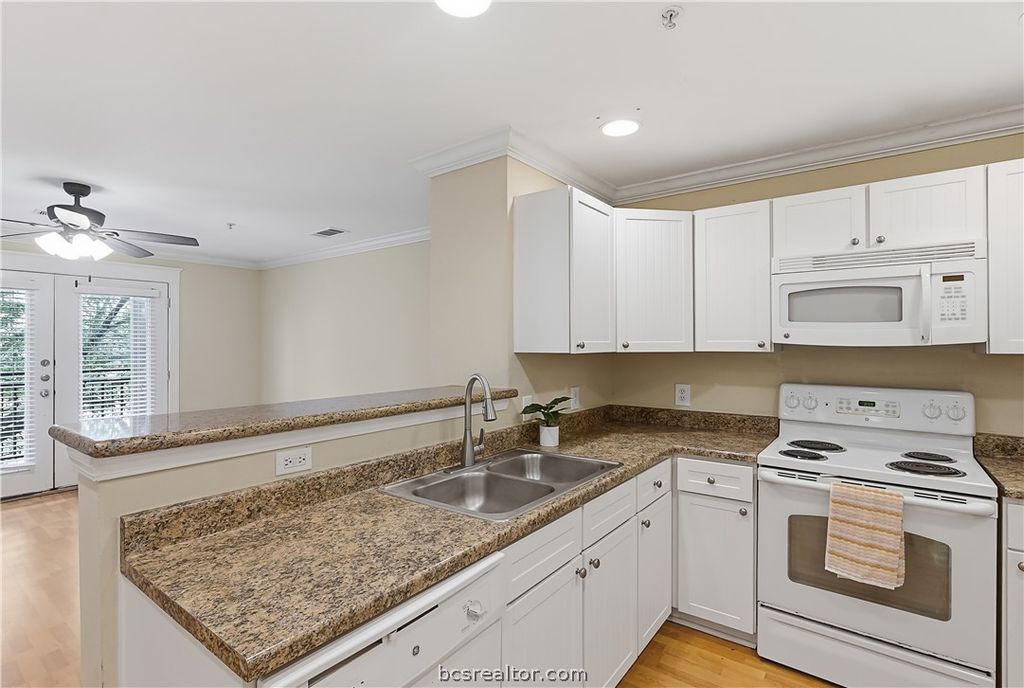 1725 Harvey Mitchell Parkway 1431, College Station, TX 77840 — photo 5