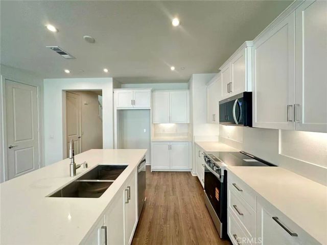 16052 Montenegro Ln, Fontana, CA 92336