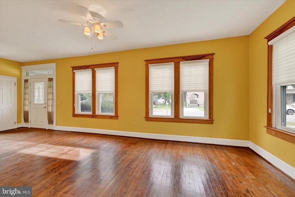 Image 13 of property listing at 424 CLEVELAND RD, Linthicum Heights, MD 21090