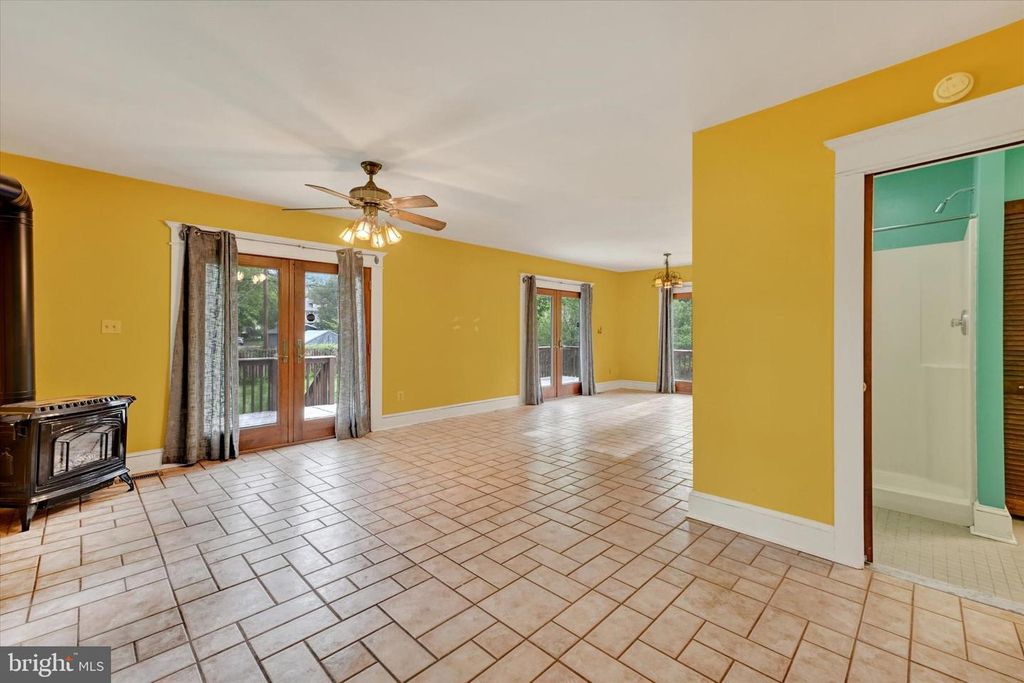 Image 15 of property listing at 424 CLEVELAND RD, Linthicum Heights, MD 21090