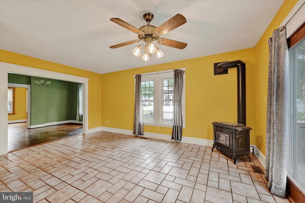 Image 16 of property listing at 424 CLEVELAND RD, Linthicum Heights, MD 21090
