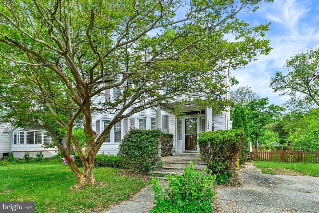 Image 2 of property listing at 424 CLEVELAND RD, Linthicum Heights, MD 21090