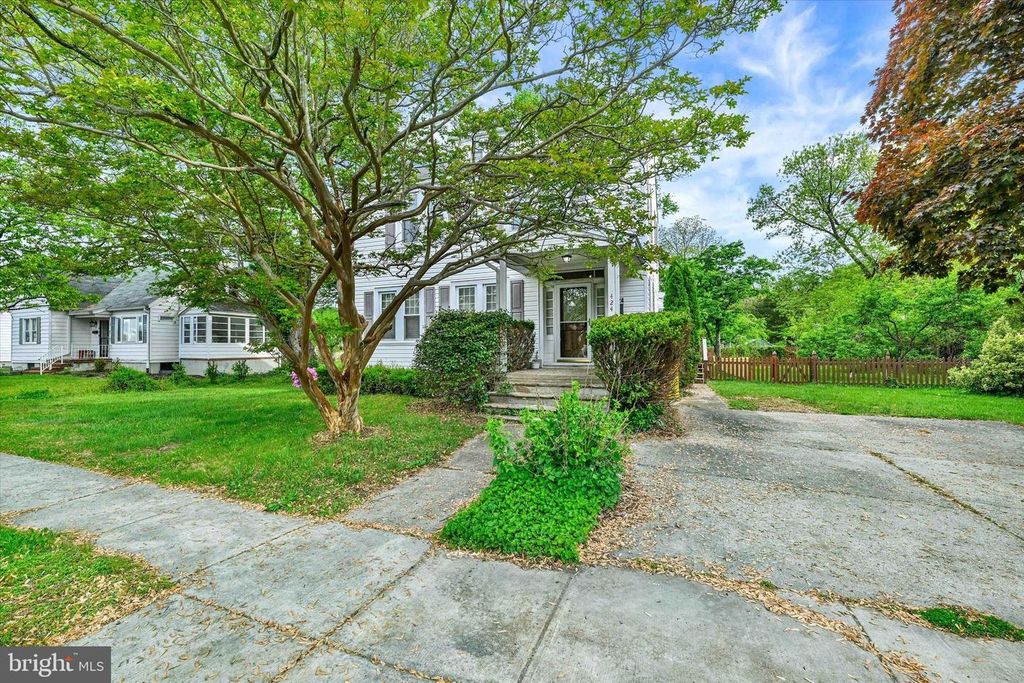 Image 4 of property listing at 424 CLEVELAND RD, Linthicum Heights, MD 21090
