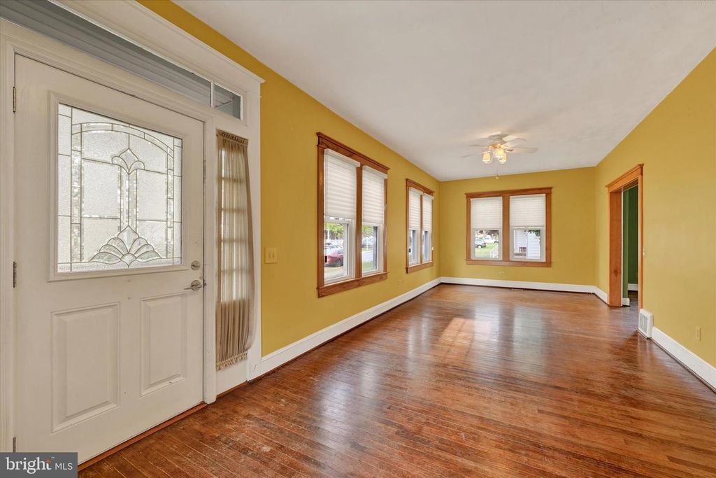 Image 7 of property listing at 424 CLEVELAND RD, Linthicum Heights, MD 21090