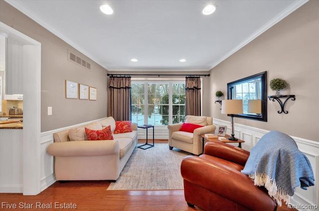 4143 Glencastle Drive, Troy, MI 48098