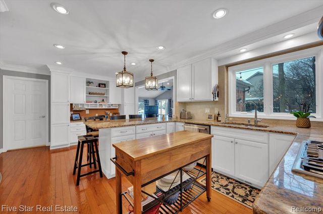 4143 Glencastle Drive, Troy, MI 48098