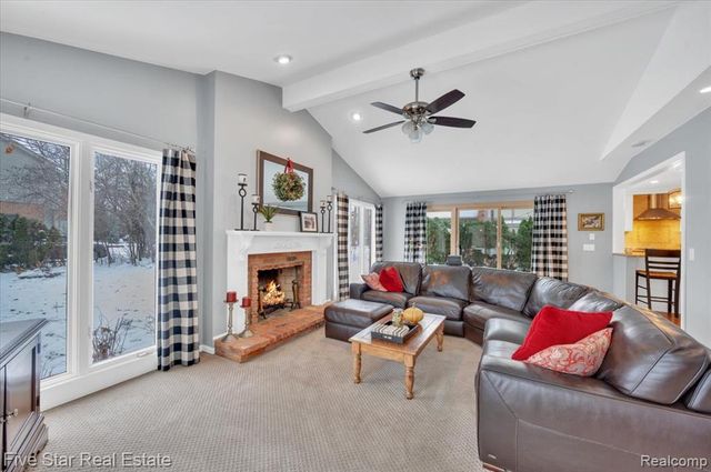 4143 Glencastle Drive, Troy, MI 48098