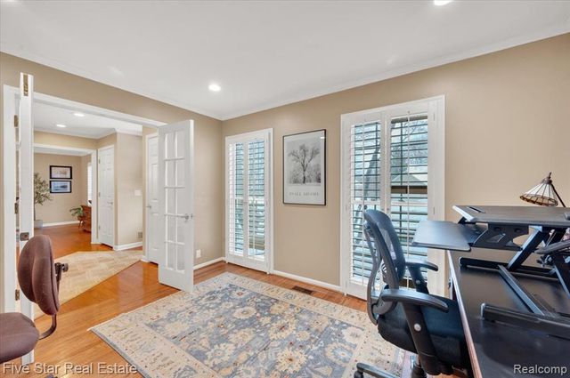 4143 Glencastle Drive, Troy, MI 48098