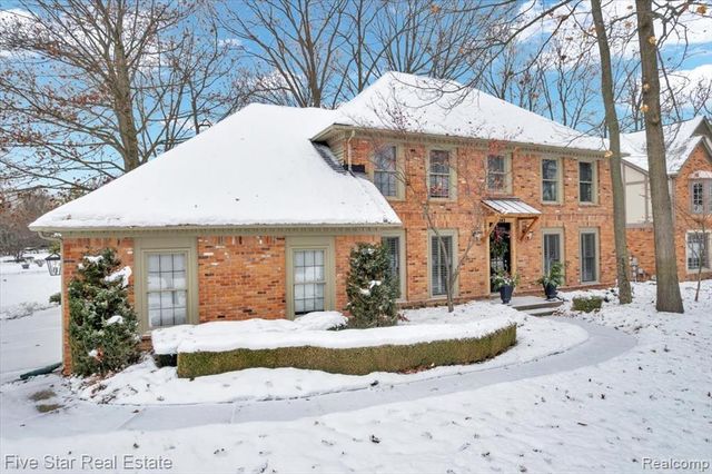 4143 Glencastle Drive, Troy, MI 48098