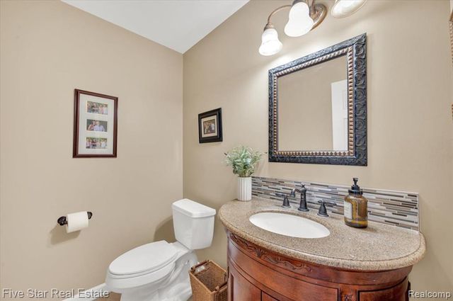 4143 Glencastle Drive, Troy, MI 48098