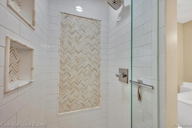 4143 Glencastle Drive, Troy, MI 48098