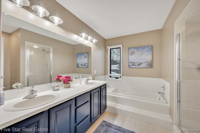 4143 Glencastle Drive, Troy, MI 48098