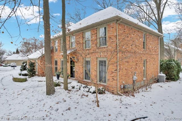 4143 Glencastle Drive, Troy, MI 48098