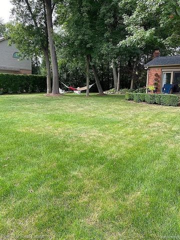 4143 Glencastle Drive, Troy, MI 48098