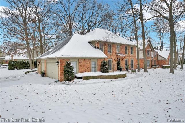 4143 Glencastle Drive, Troy, MI 48098