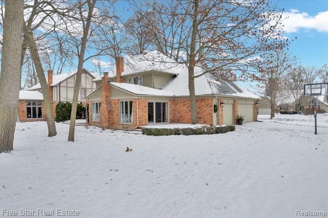 4143 Glencastle Drive, Troy, MI 48098