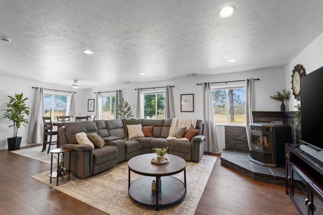 16106 S Dover Rd, Cheney, WA 99004
