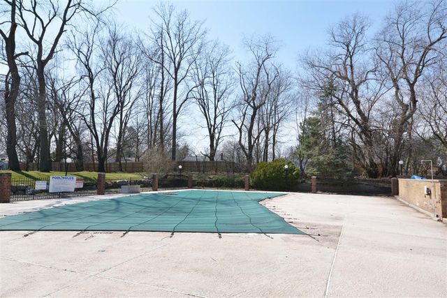 230 Falkirk Court, Kalamazoo, MI 49006