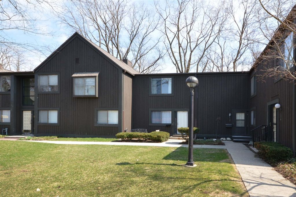 230 Falkirk Court, Kalamazoo, MI 49006