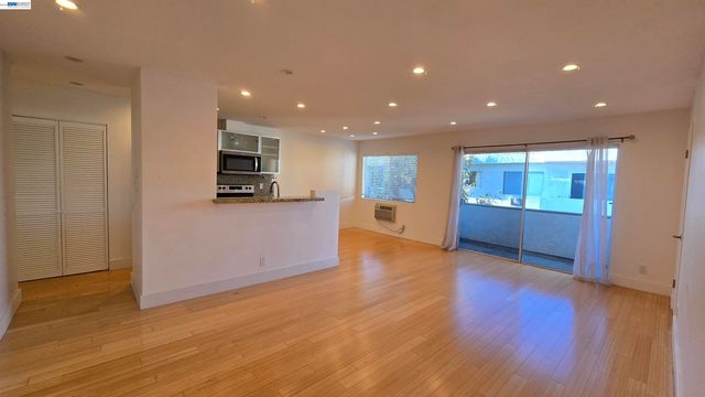 2884 Sawtelle Blvd 217, Los Angeles, CA 90064