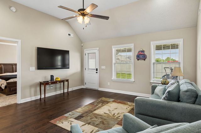 7706 Alameda Dr, Murfreesboro, TN 37127