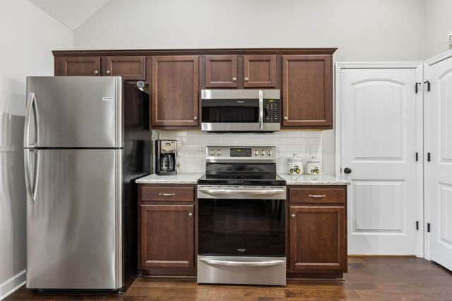 7706 Alameda Dr, Murfreesboro, TN 37127