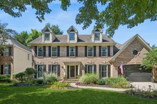 118 S Montclair Avenue, Glen Ellyn, IL 60137