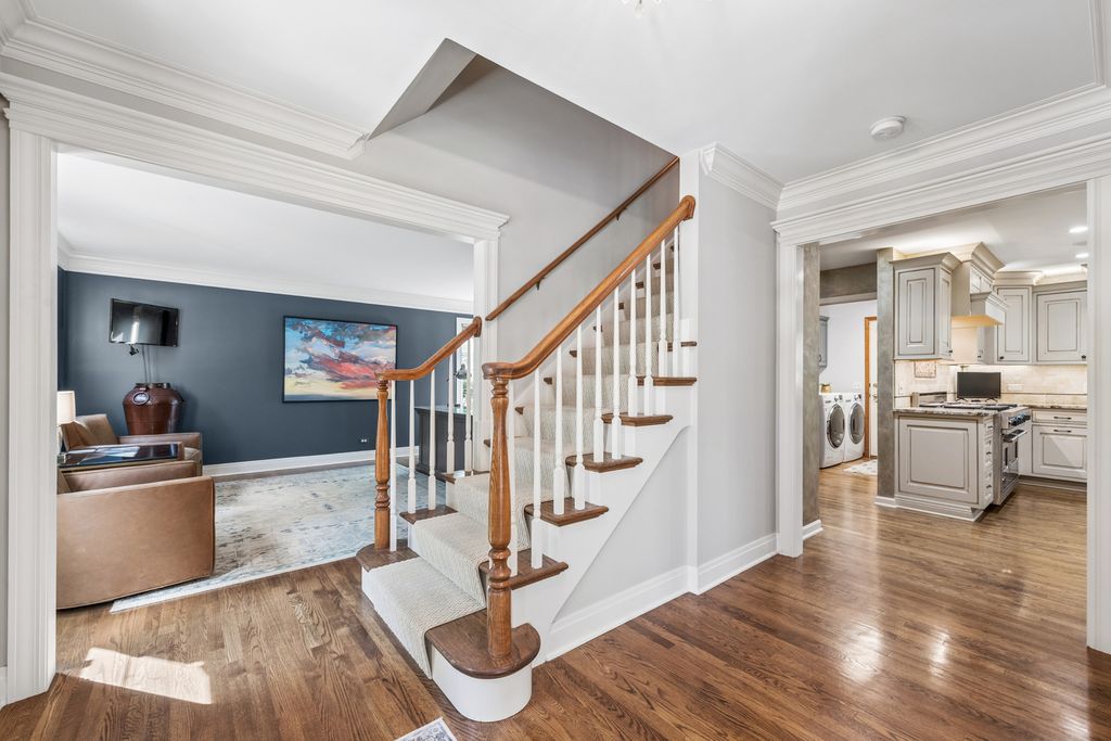 118 S Montclair Avenue, Glen Ellyn, IL 60137 — photo 2