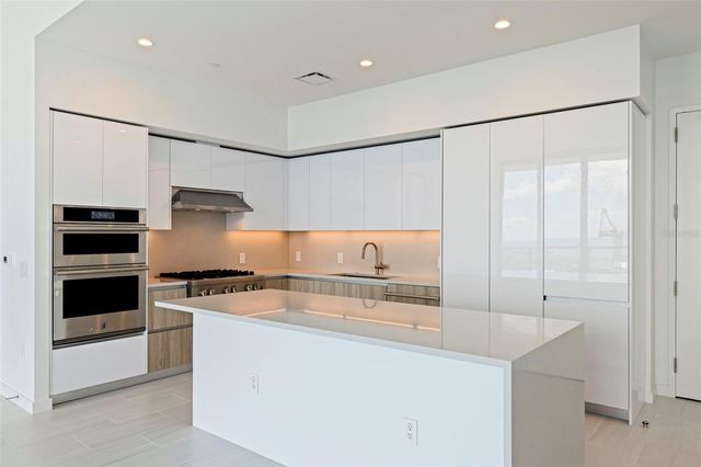 400 CENTRAL AVENUE 3906, St Petersburg, FL 33701