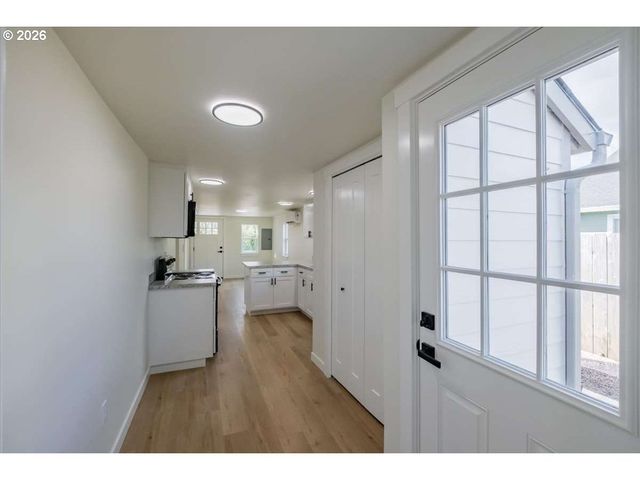 2404 10TH St, Tillamook, OR 97141
