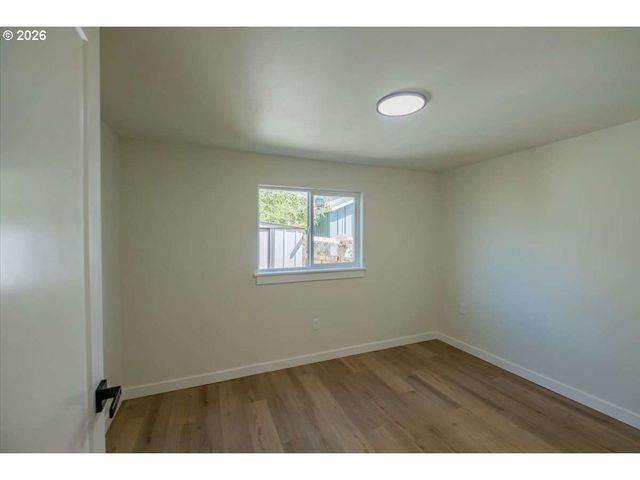 2404 10TH St, Tillamook, OR 97141